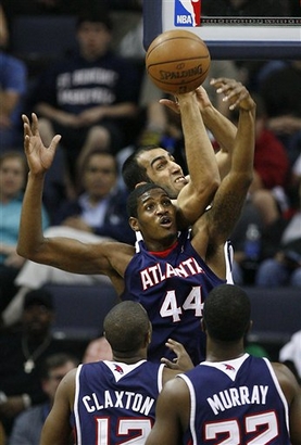 布朗36分绿军再胜魔术总分2-0！波神挂彩塔图姆伤停 班凯罗32分